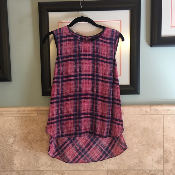 BCBGMaxAzria Tops - 🚫SOLD🚫 BCBG MaxAzria top BCBGMaxAzria Tops - 🚫SOLD🚫 BCBG MaxAzria top